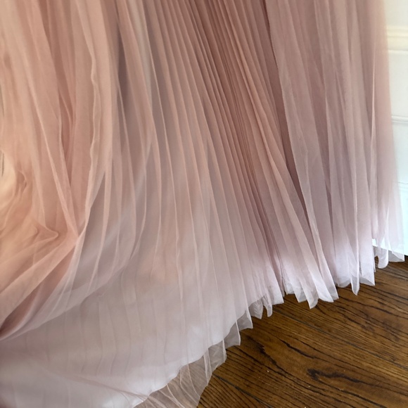 Beautiful gown - Picture 4 of 6